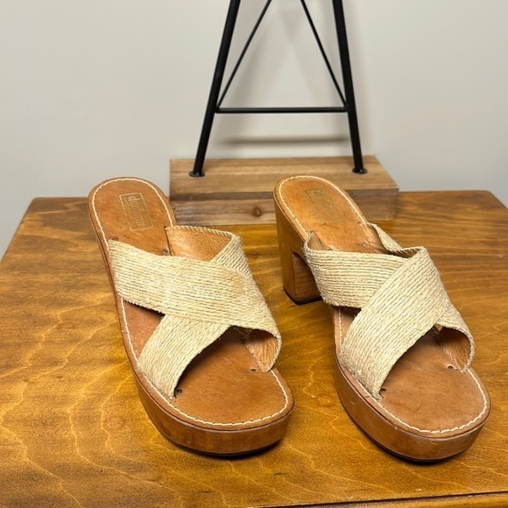 Dunham  clogs made in brasil  in great shape size 10